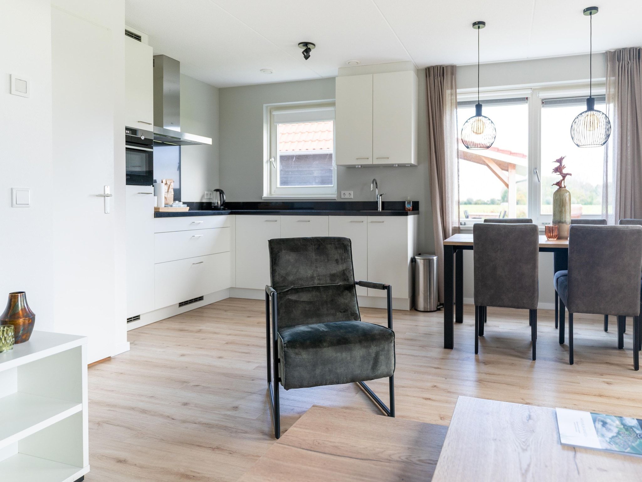 De woonkamer van De Lepelaar Huis Nr 13 in Scherpenisse