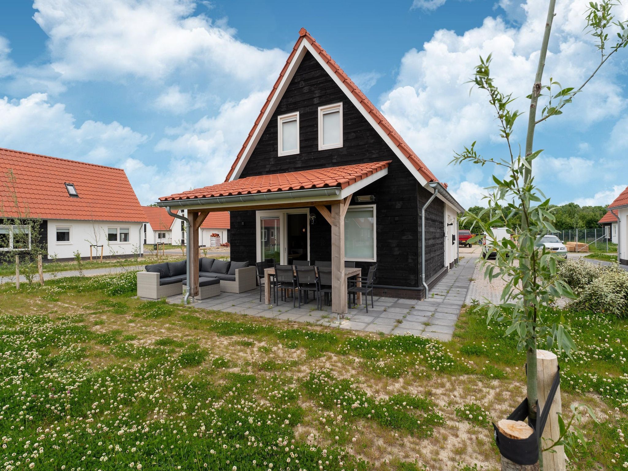 De buitenkant van De Scholekster Huis Nr 14 in Scherpenisse