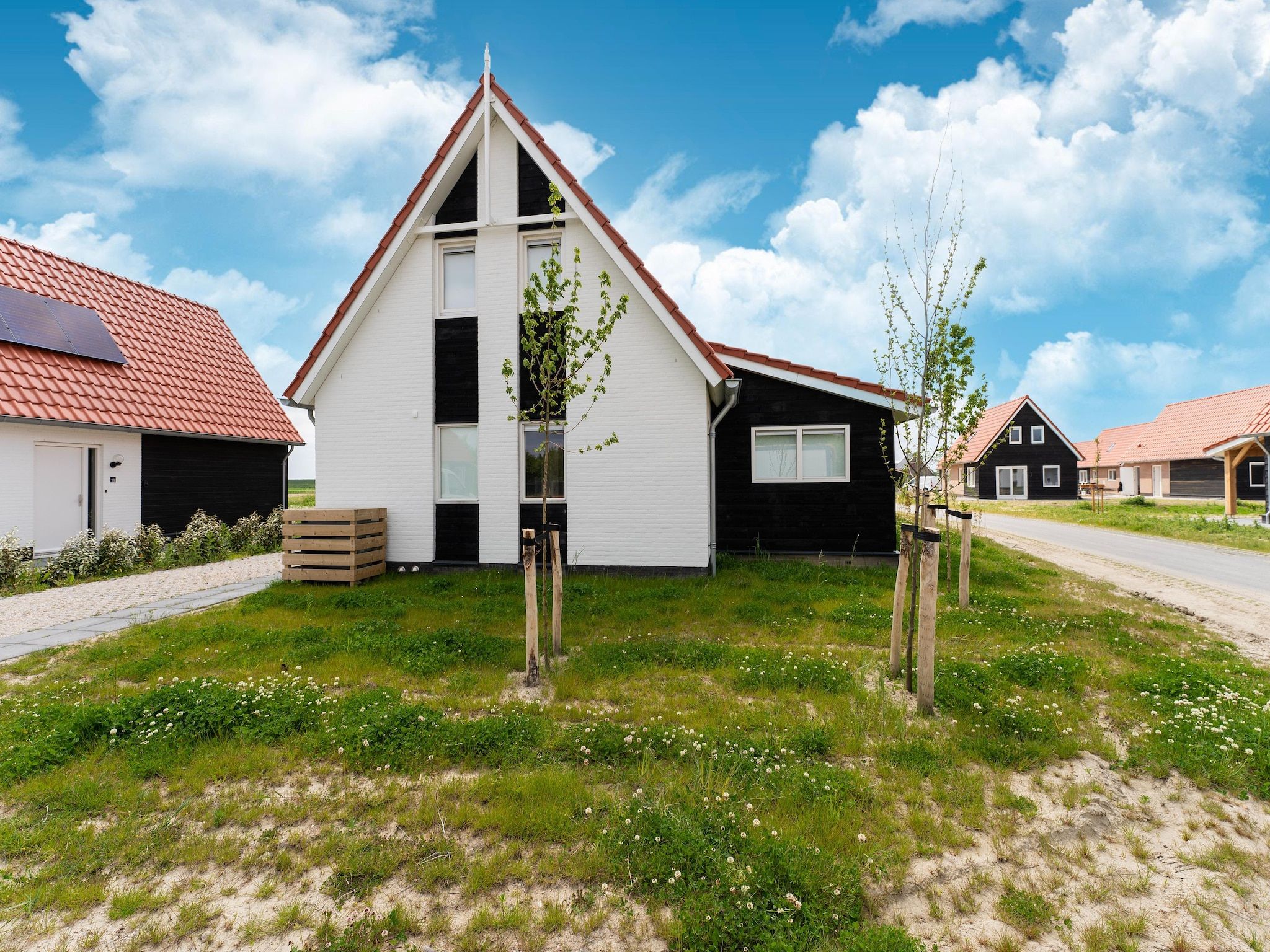 De tuin van De Scholekster Huis Nr 14 in Scherpenisse