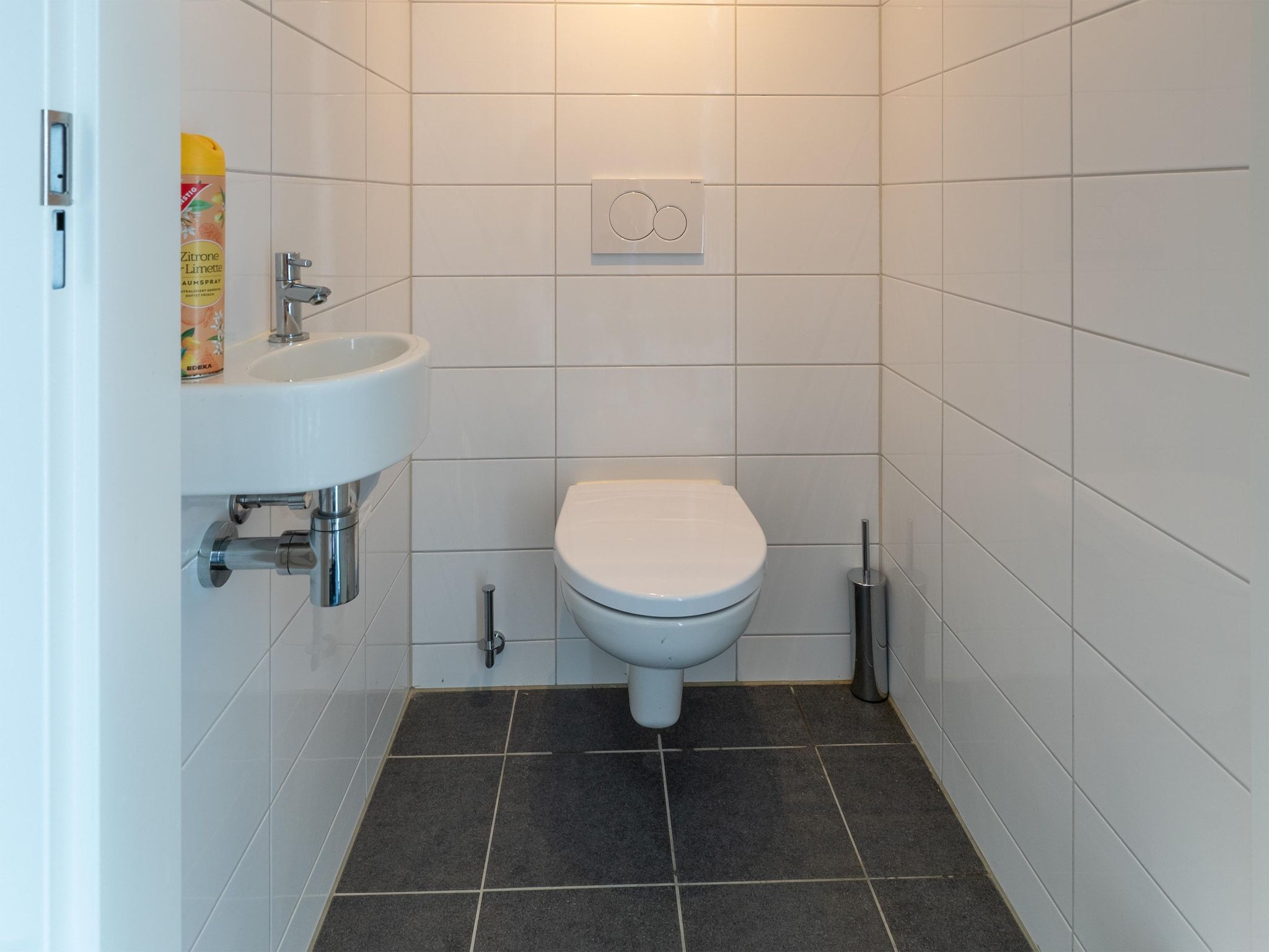 De badkamer van De Scholekster Huis Nr 14 in Scherpenisse