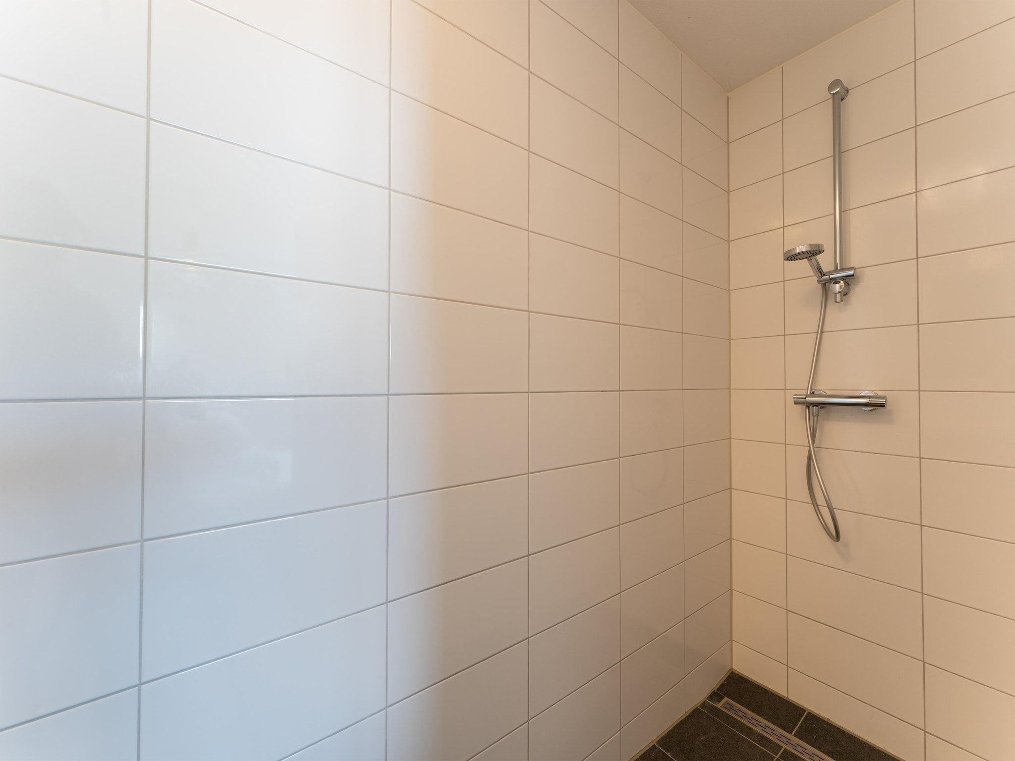 De badkamer van De Scholekster Huis Nr 14 in Scherpenisse