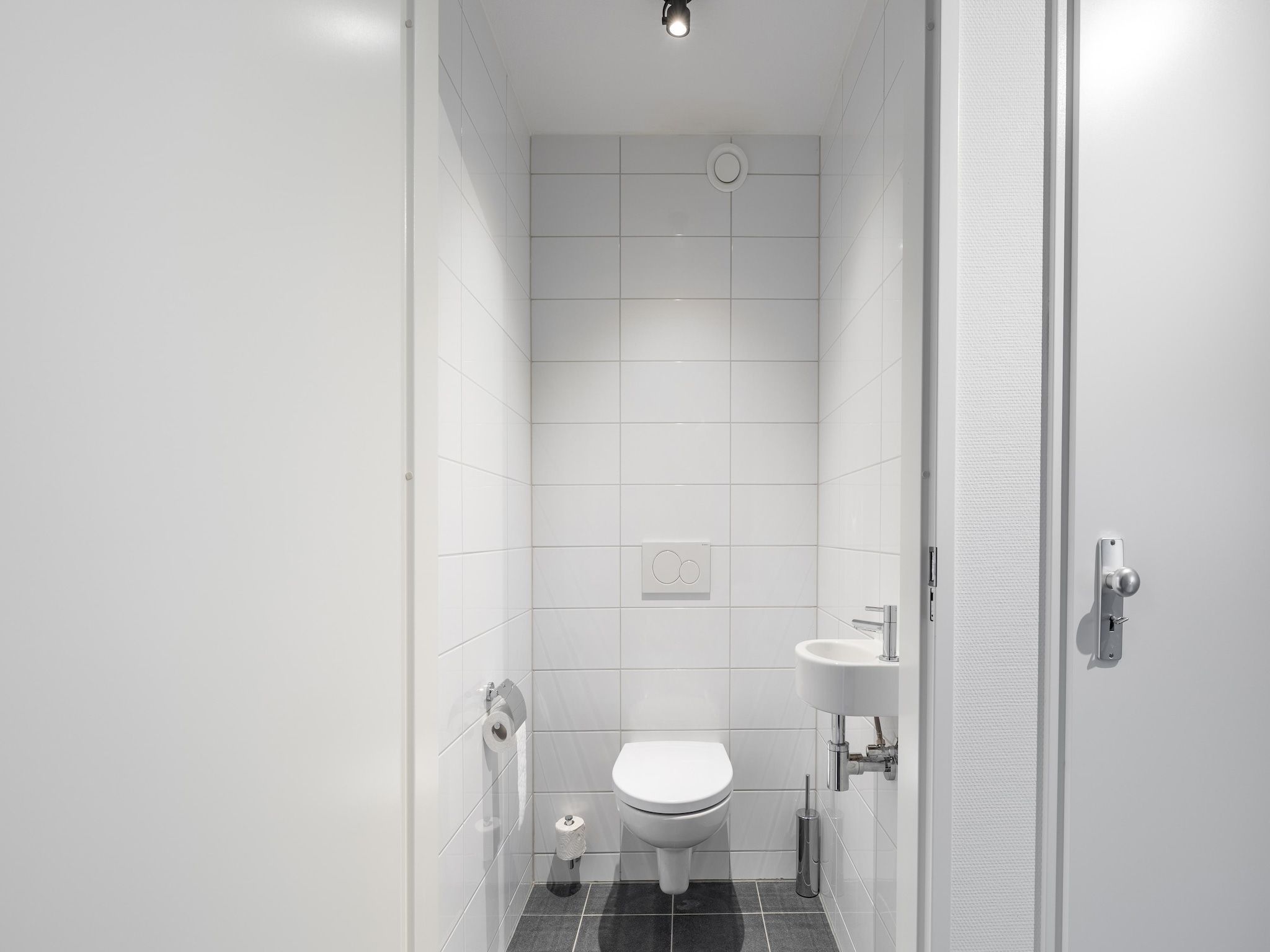 De badkamer van De Wulp Huis Nr 50 in Scherpenisse