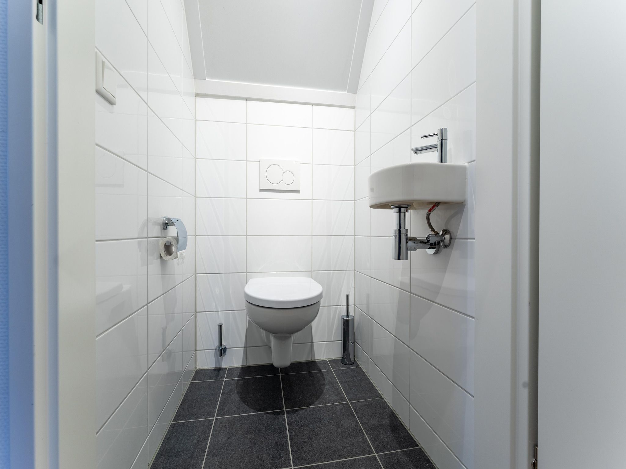 De badkamer van De Wulp Huis Nr 50 in Scherpenisse