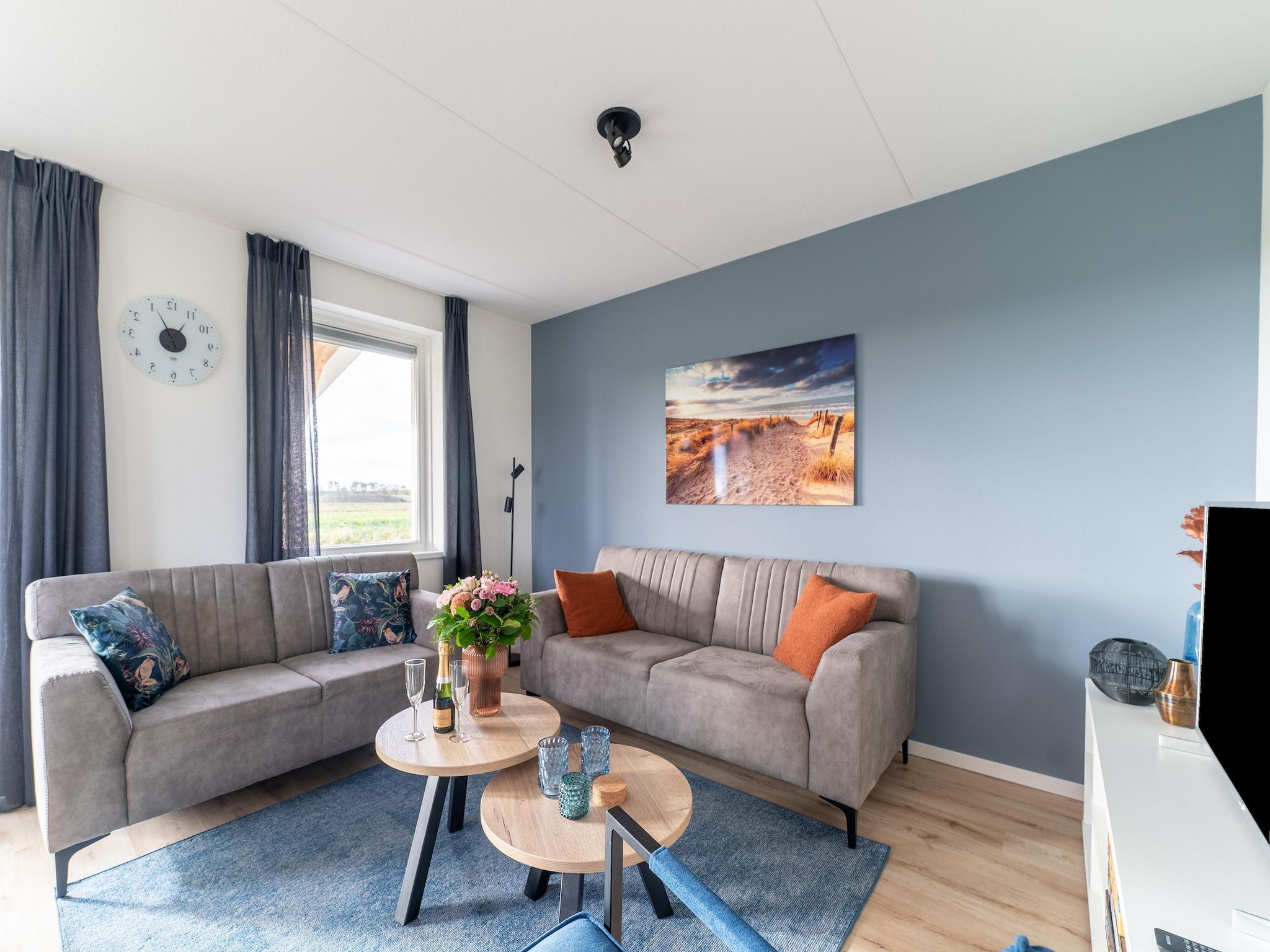 De woonkamer van De Wulp Huis Nr 50 in Scherpenisse