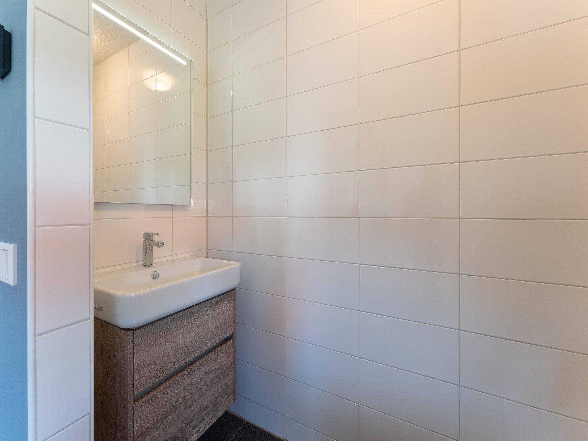 De badkamer van Wulpdal Huis Nr 51 in Scherpenisse