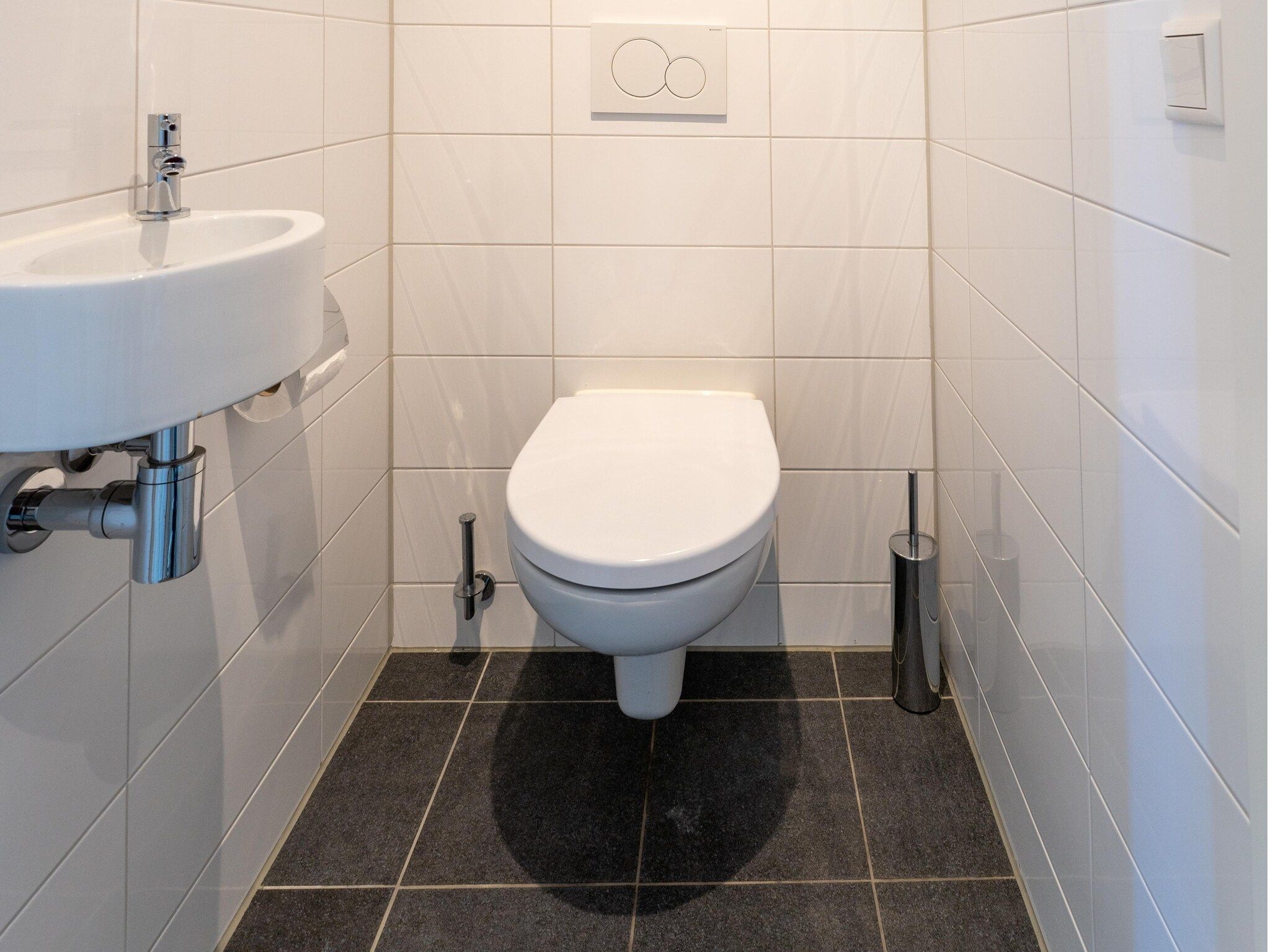 De badkamer van Wulpdal Huis Nr 51 in Scherpenisse