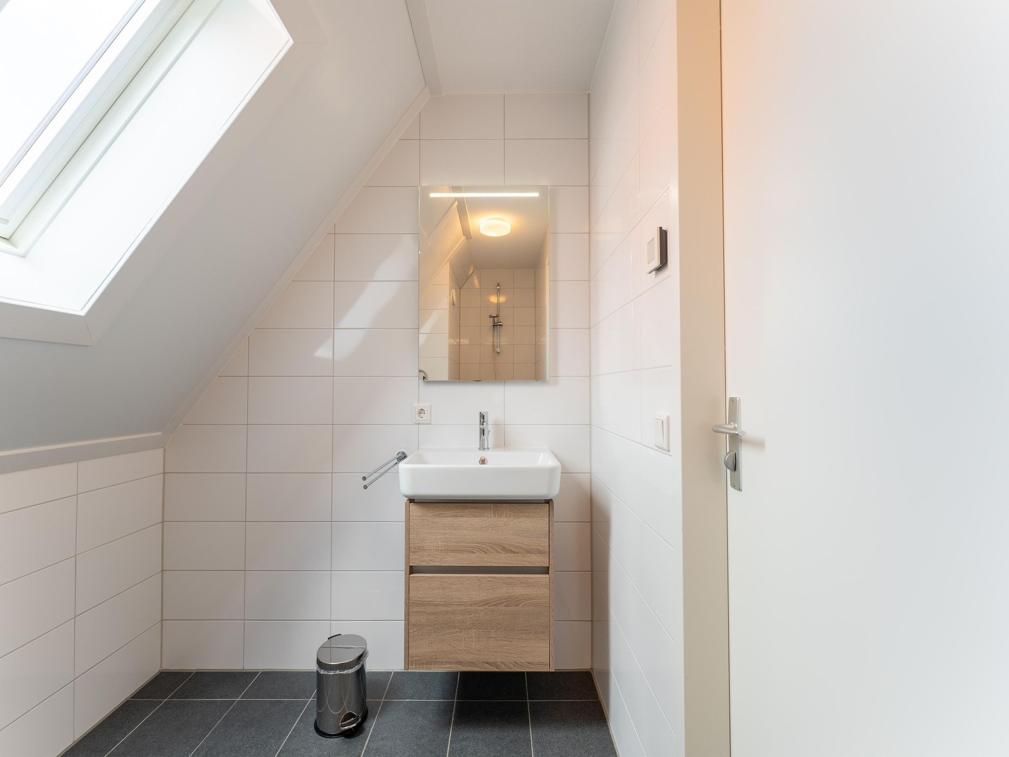 De badkamer van Wulpdal Huis Nr 51 in Scherpenisse