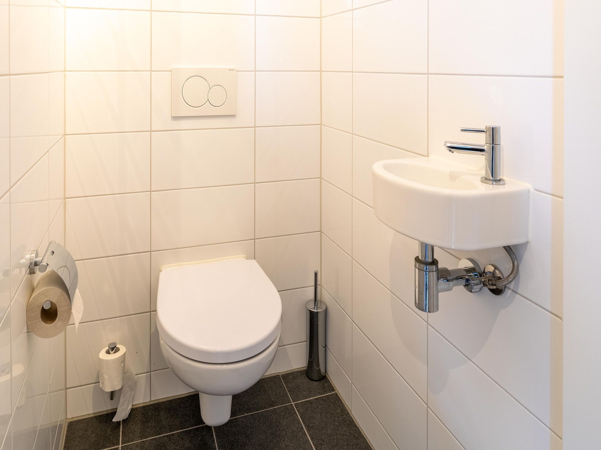 De badkamer van De Kluut Huis Nr 12 in Scherpenisse