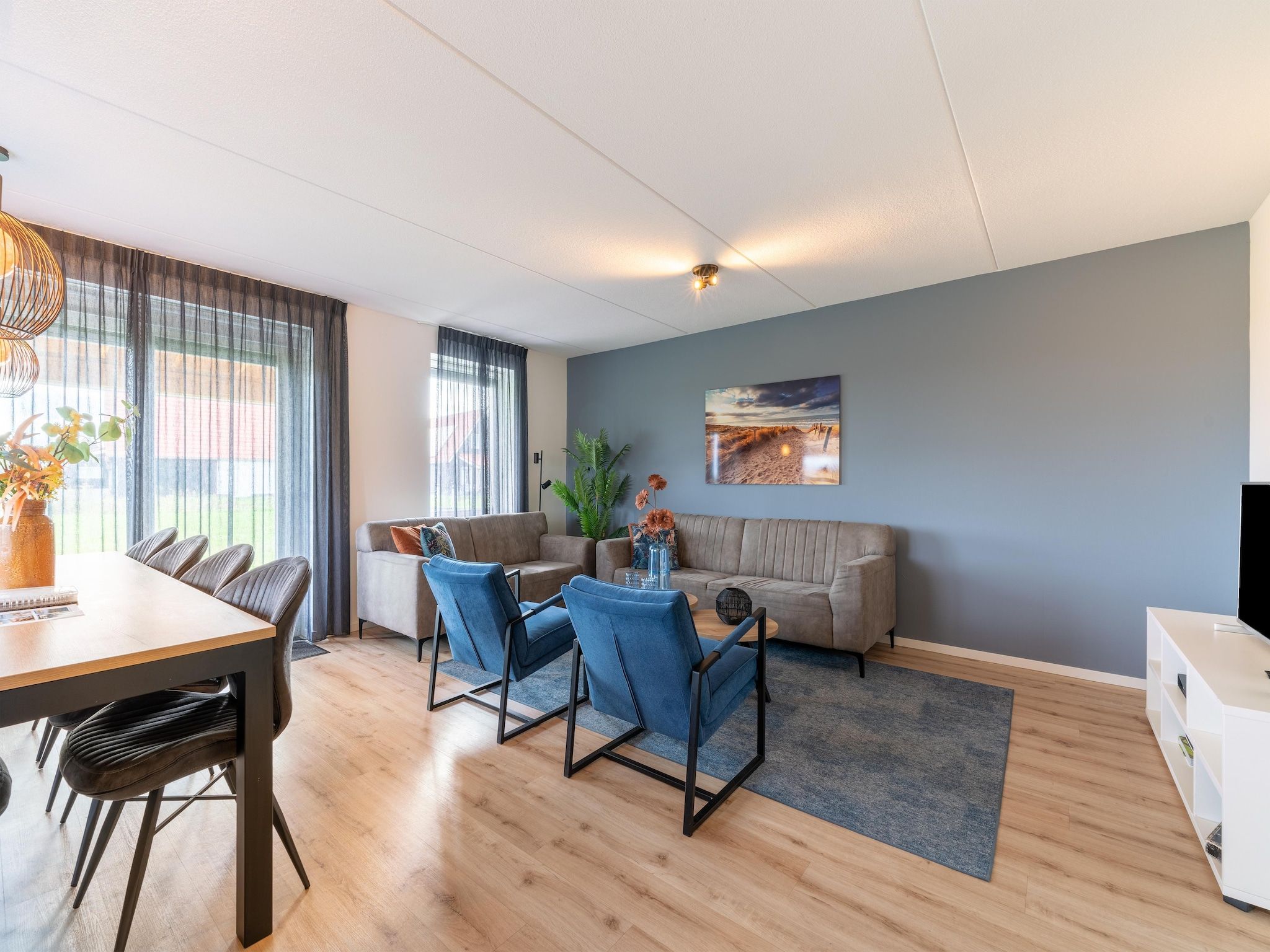 De woonkamer van De Kluut Huis Nr 12 in Scherpenisse