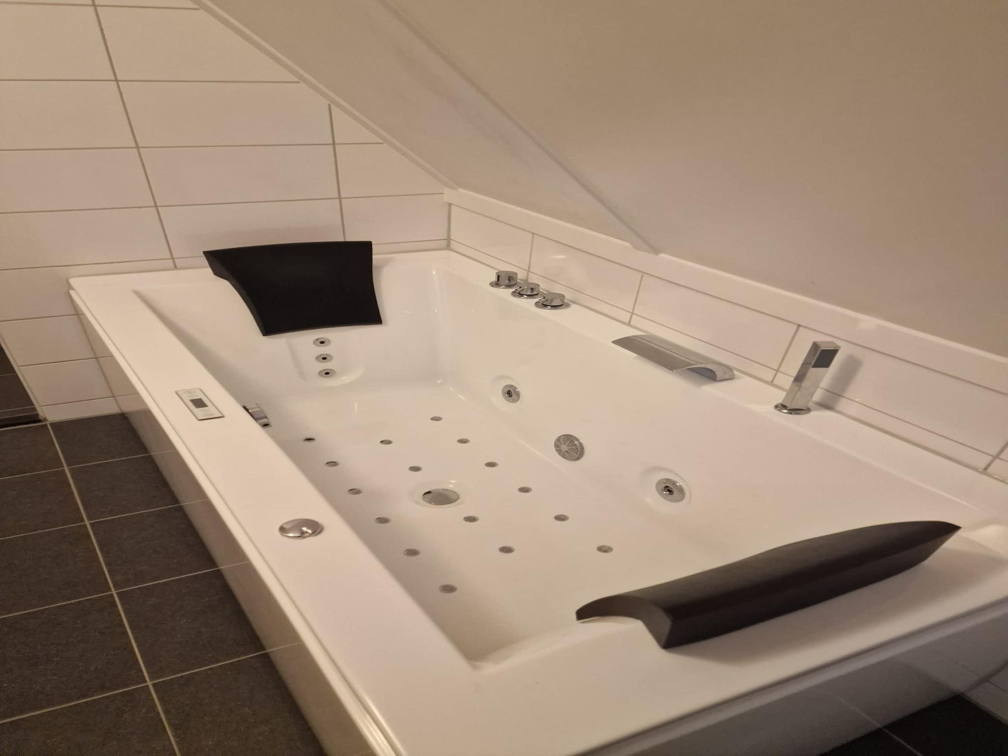 De badkamer van De Reiger Huis Nr 46 in Scherpenisse