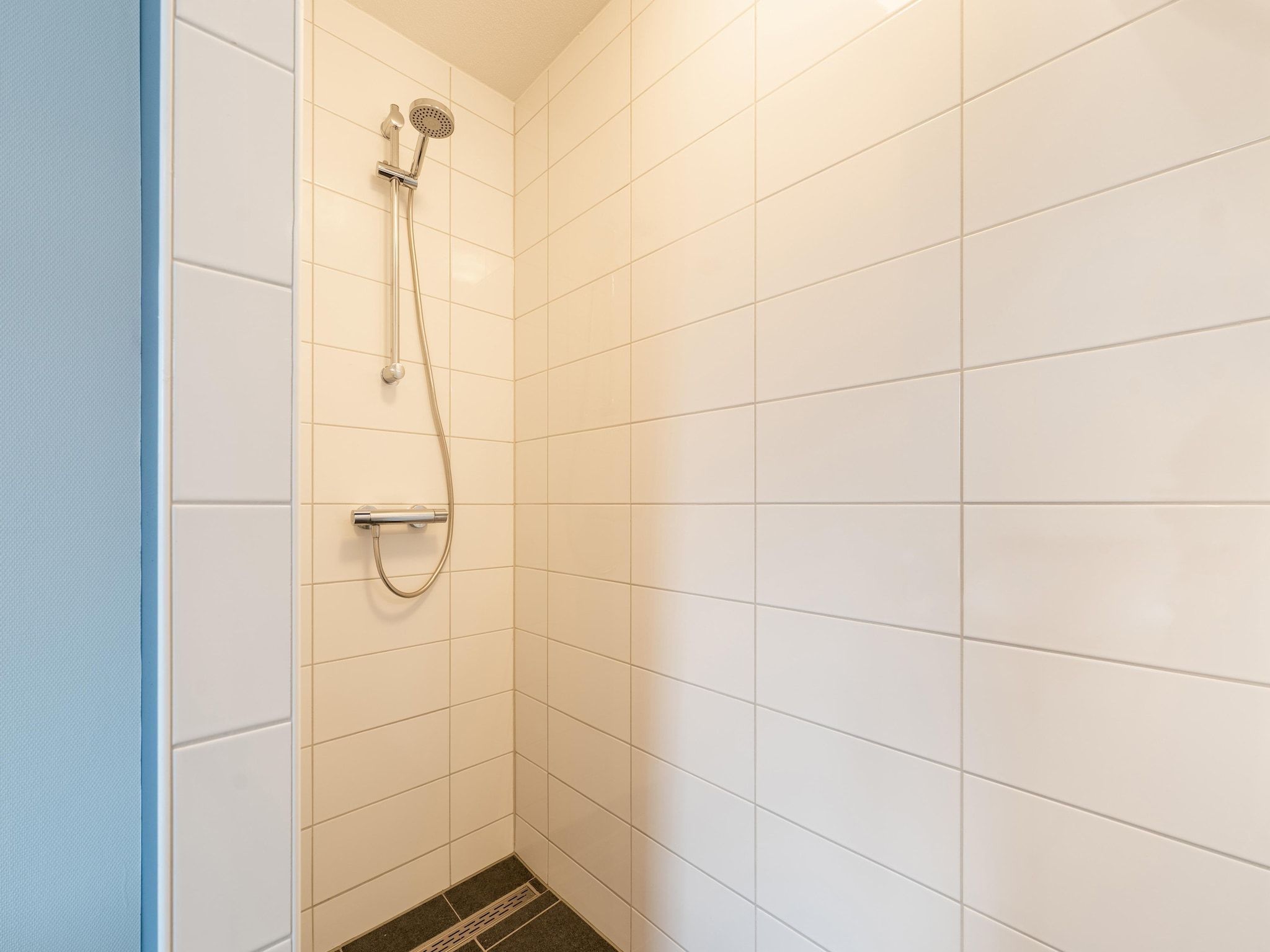 De badkamer van De Ooievaar Huis Nr 47 in Scherpenisse