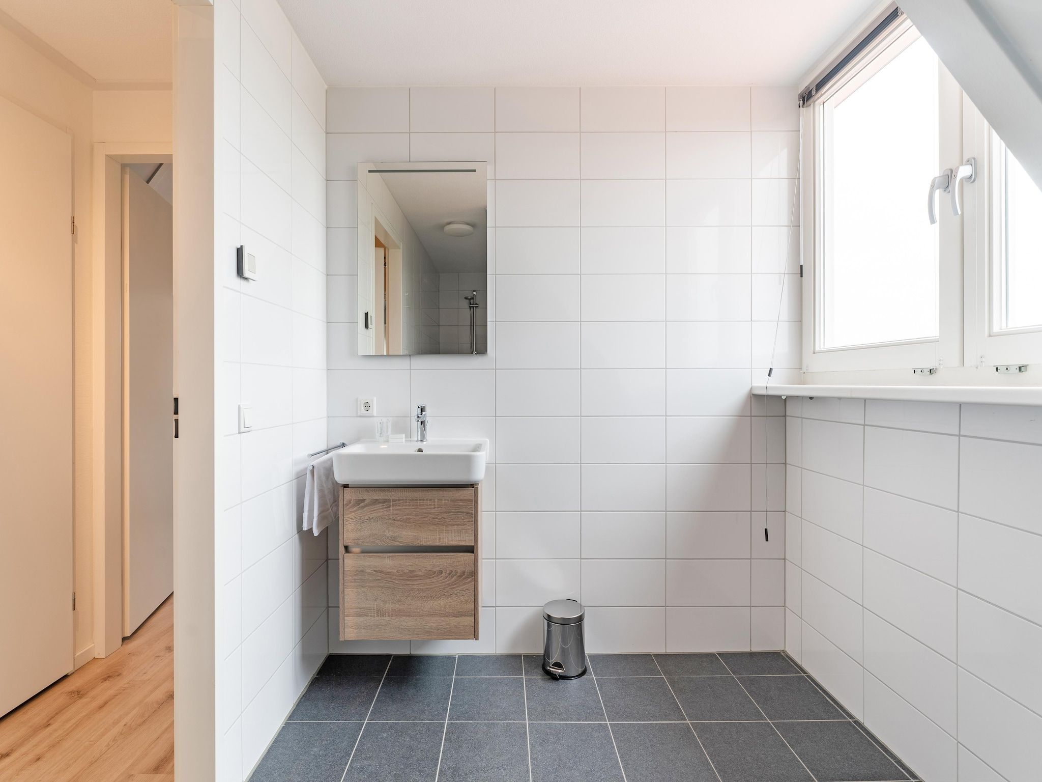 De badkamer van De Ooievaar Huis Nr 47 in Scherpenisse