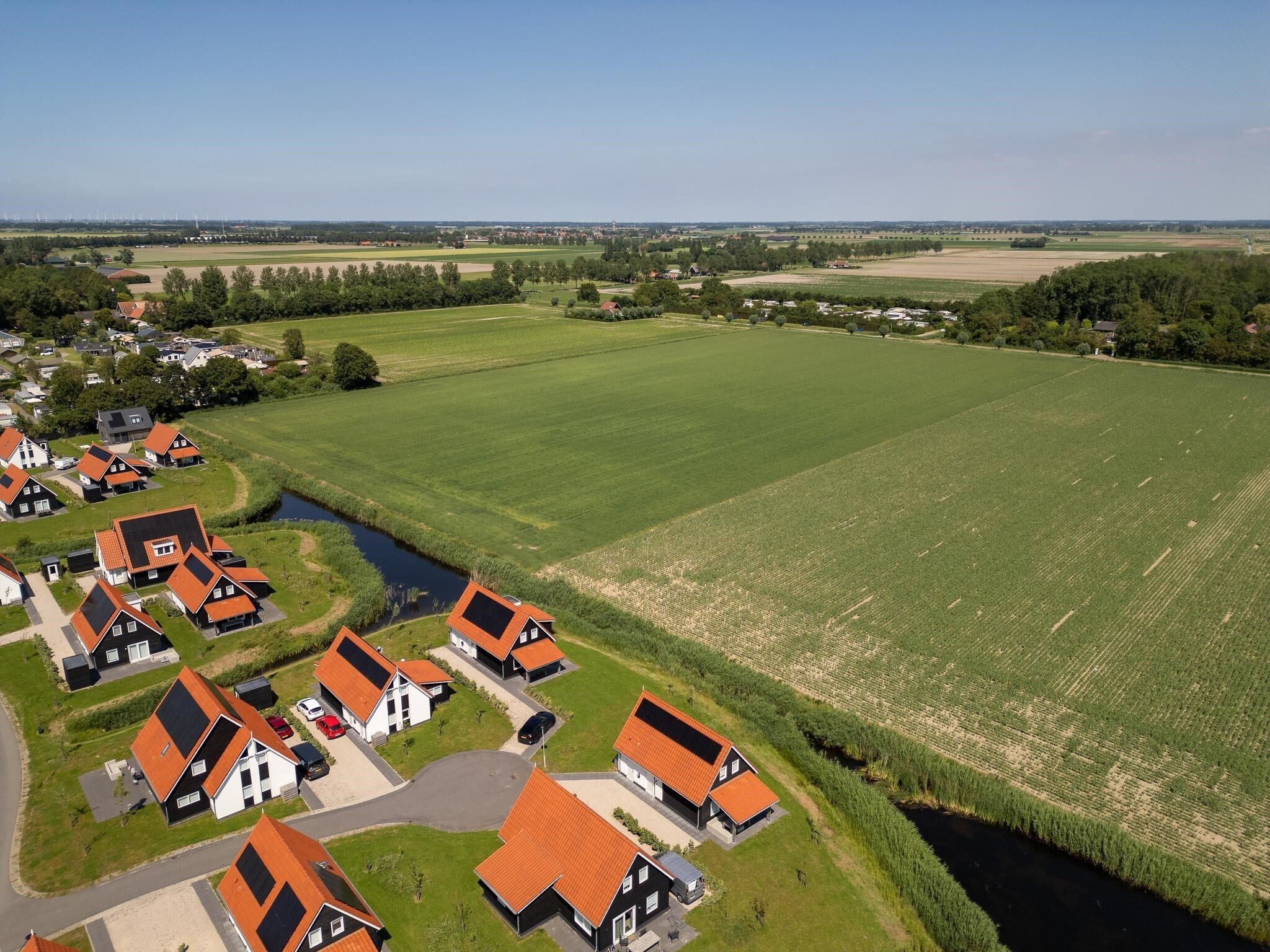 De buitenkant van De Ooievaar Huis Nr 47 in Scherpenisse