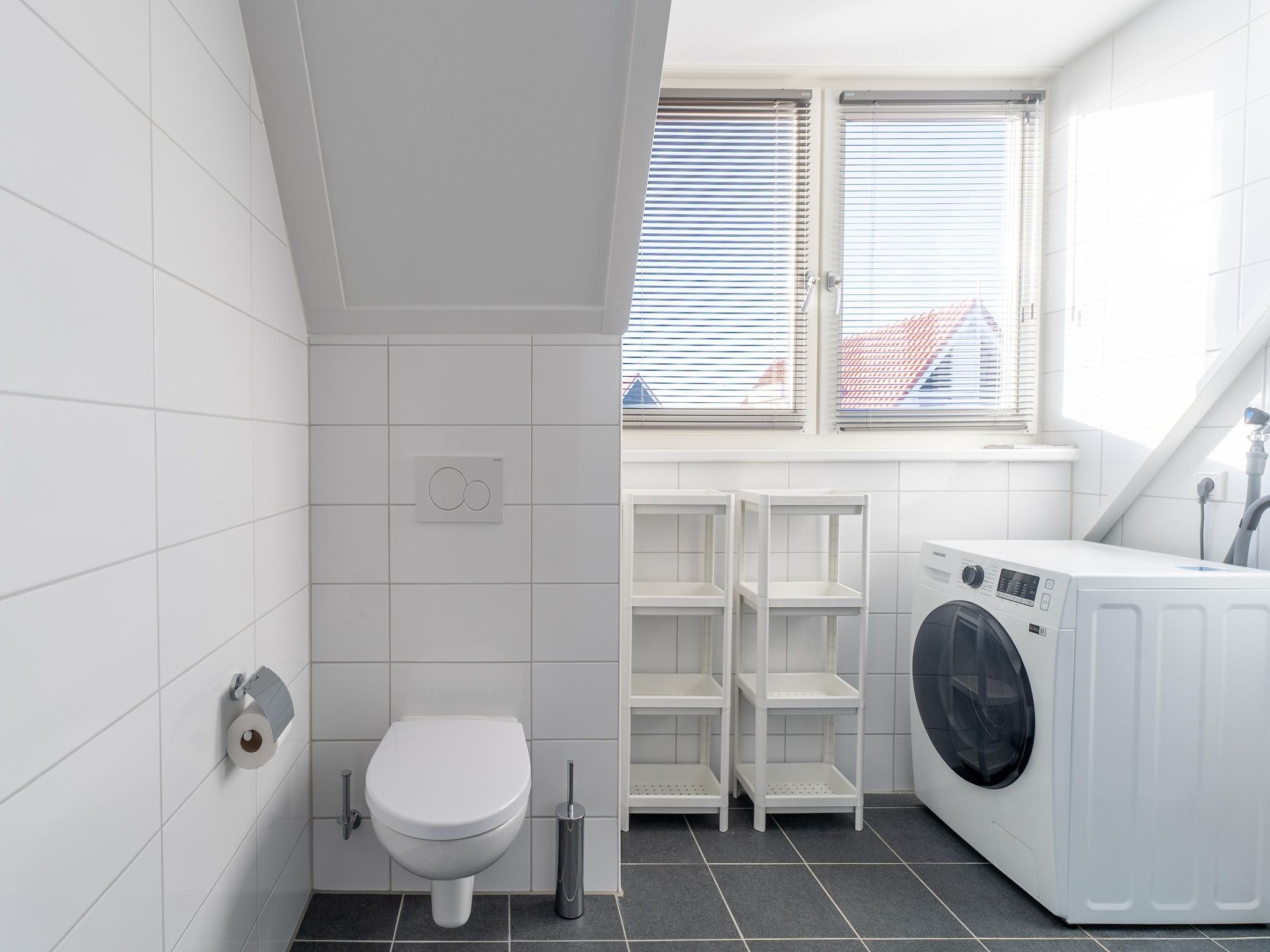 De badkamer van De Roodborst Huis Nr 31 in Scherpenisse