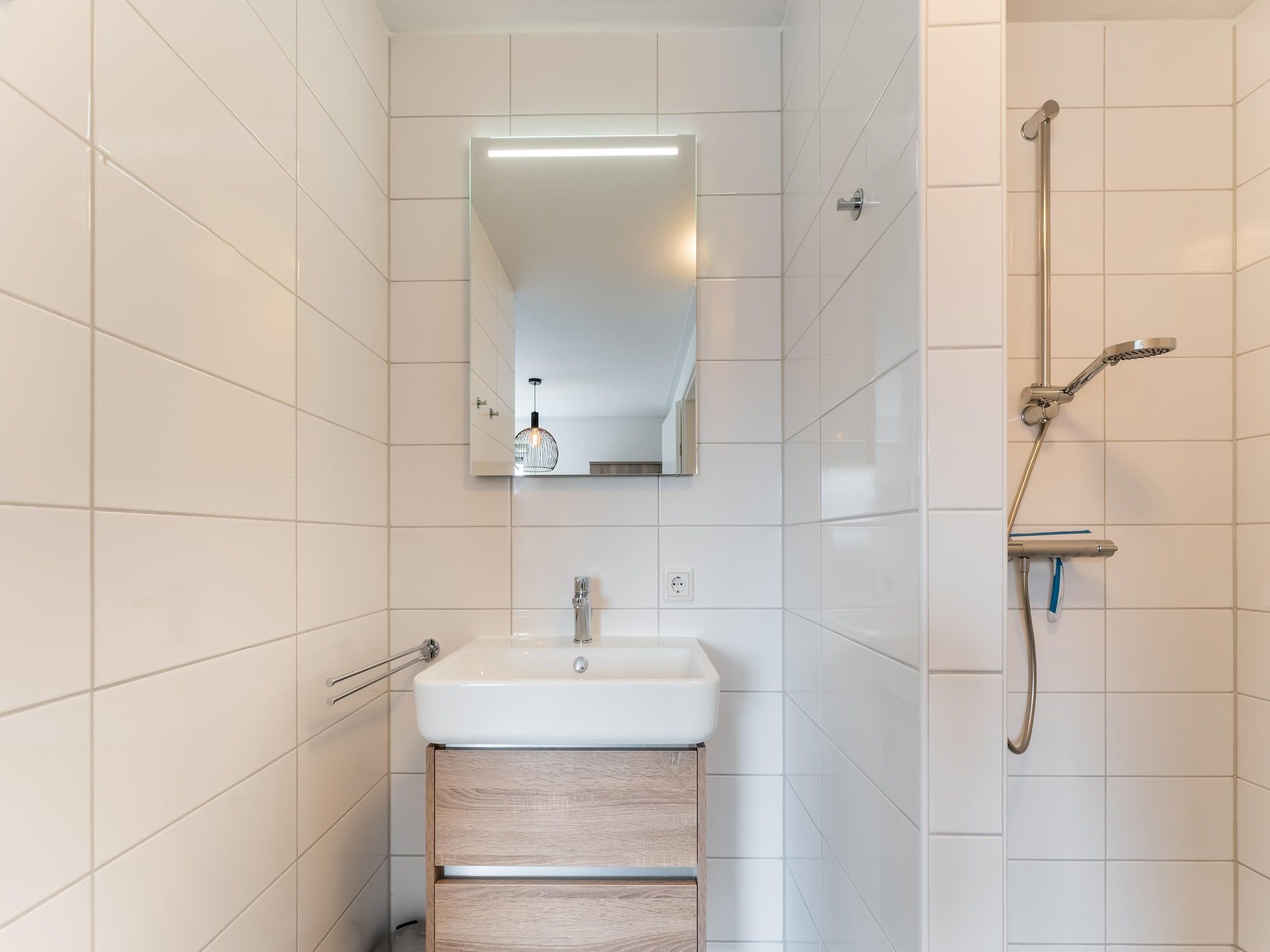 De badkamer van De Pelikaan Huis Nr 45 in Scherpenisse