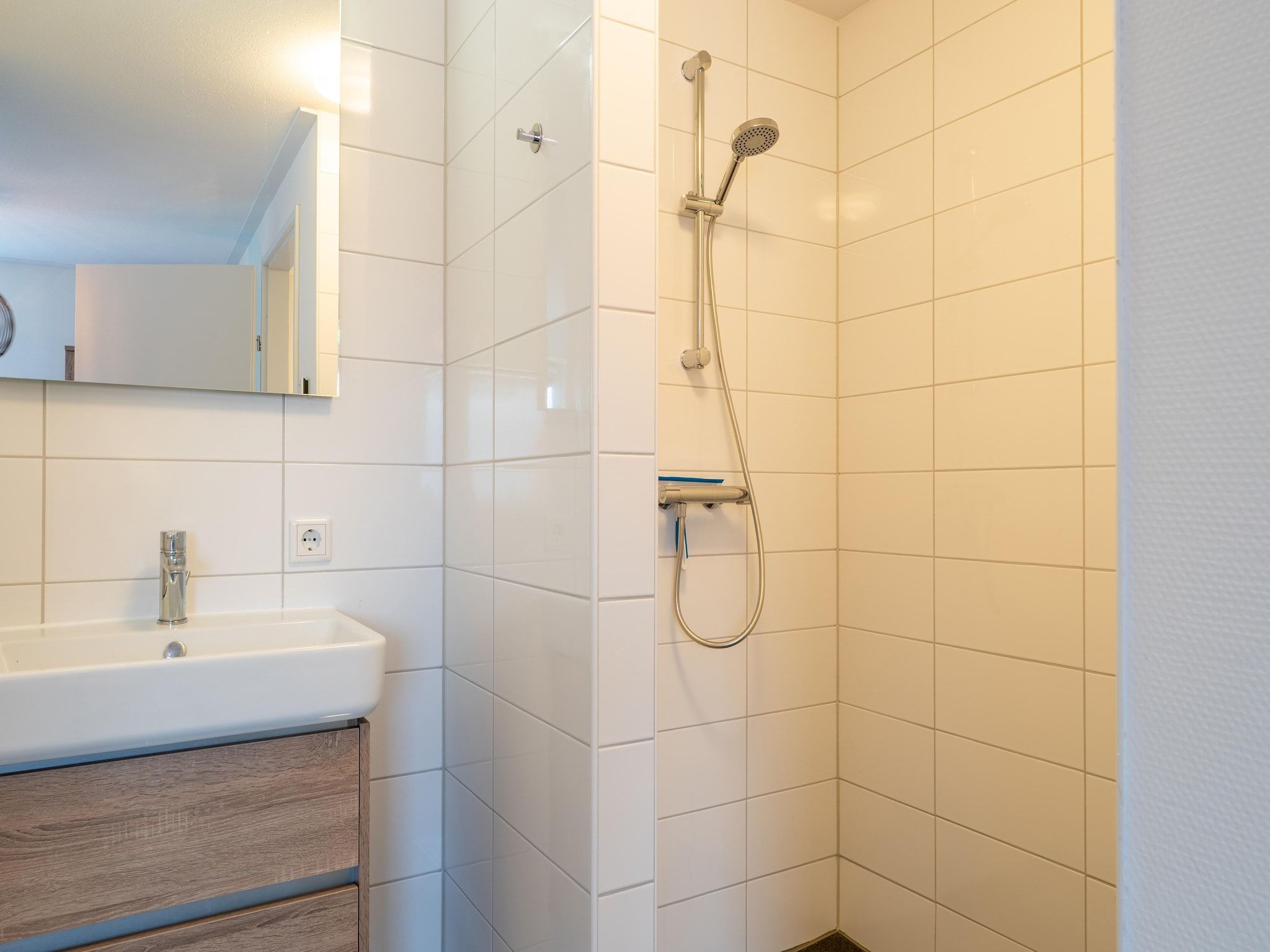 De badkamer van De Pelikaan Huis Nr 45 in Scherpenisse