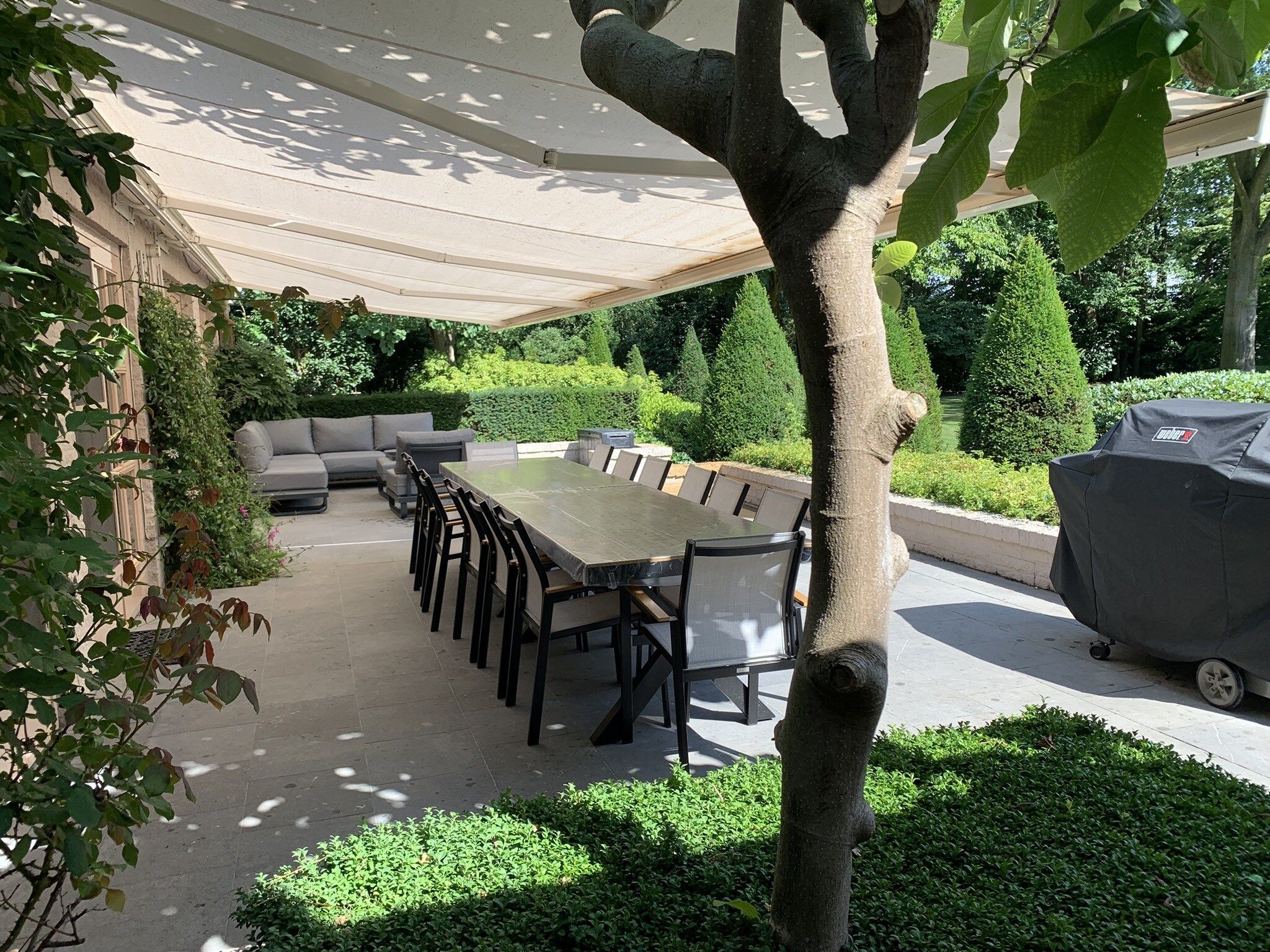 Het terras van Villa Loonse Duinen in Drunen