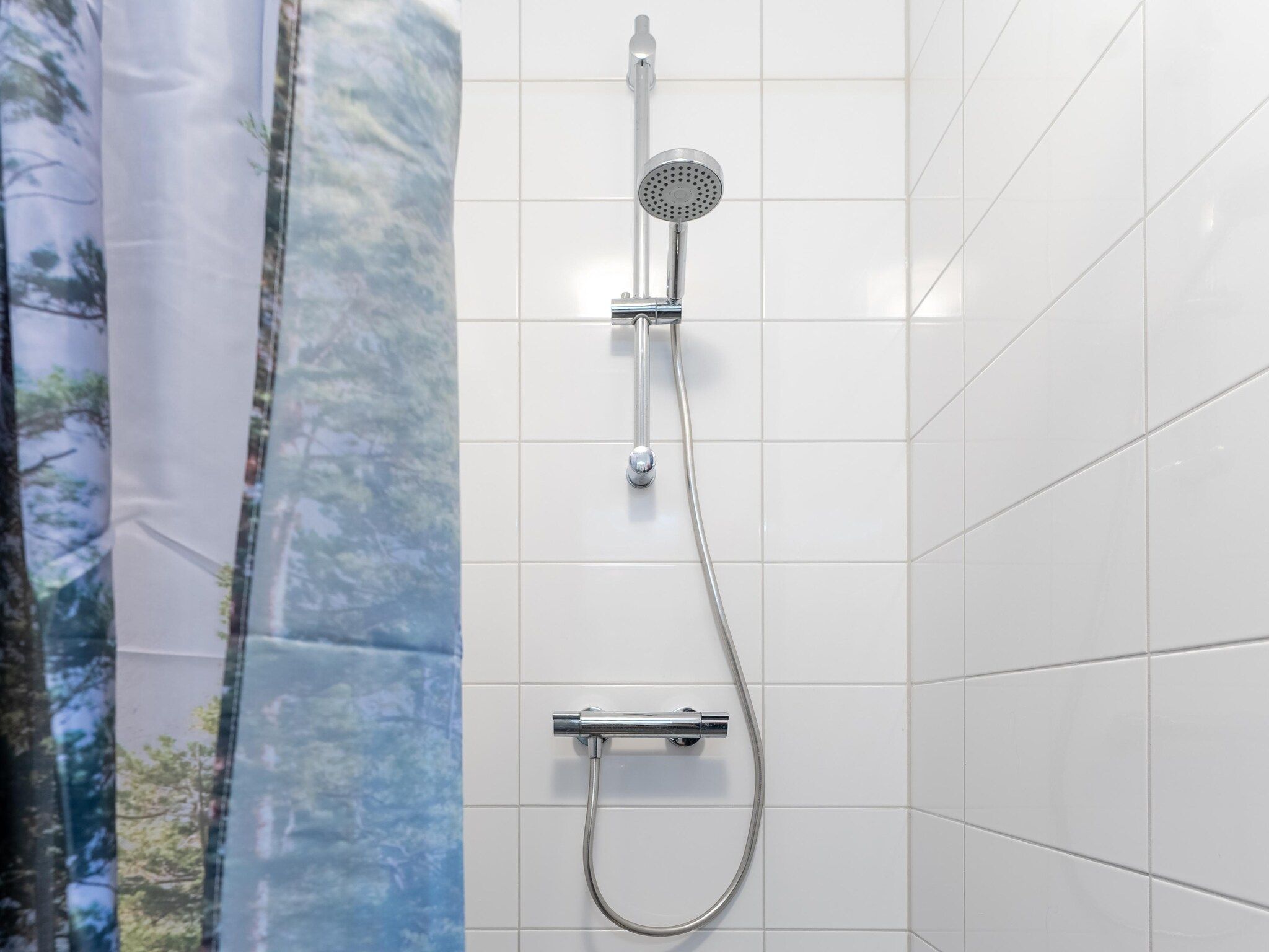 De badkamer van De Albatros Huis Nr 49 in Scherpenisse