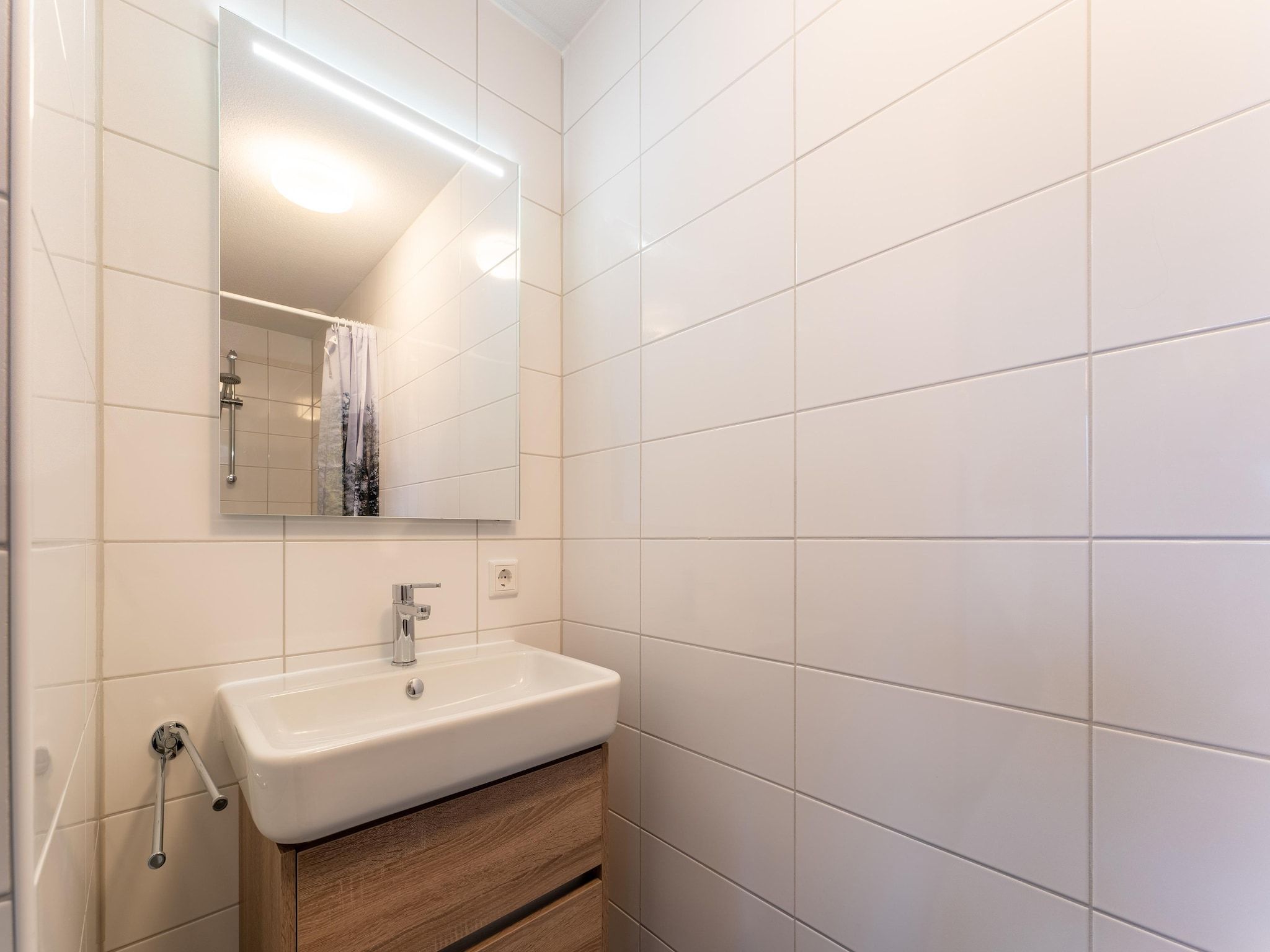 De badkamer van De Albatros Huis Nr 49 in Scherpenisse