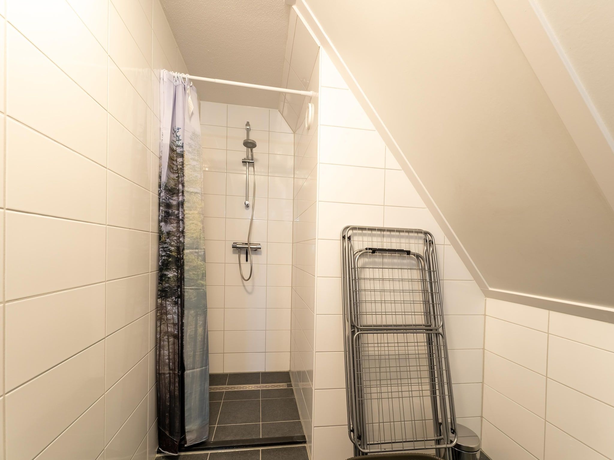 De badkamer van De Albatros Huis Nr 49 in Scherpenisse