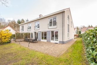 Villa in Arcen met Zwembad en Gezinsfaciliteiten in Arcen
