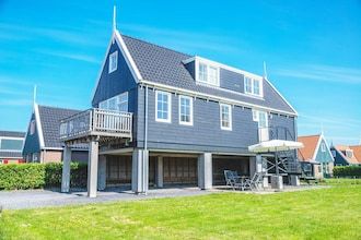 Traditioneel Nederlands Villaverblijf in West-Graftdijk