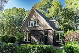 Ruime villa in Hoenderloo in Hoenderloo