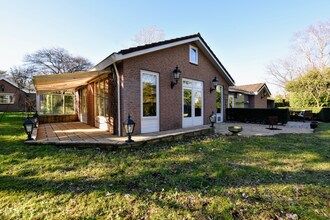 Ruim vakantiehuis vlakbij met sauna in Garderen