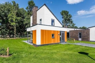 Bungalow in Limburg met Subtropisch Zwembad in Roggel