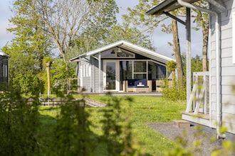 Modern chalet vlakbij het Sneekse Meer in Terkaple