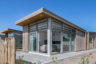 Lodge aan het water in Water Village in Kamperland