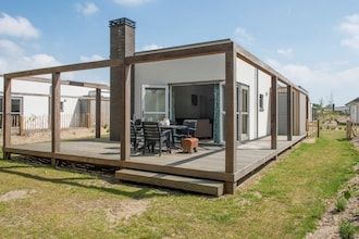 Duinvilla in Nederland dicht bij de kust in Ouddorp