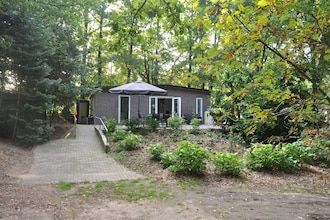 Gezellig huisje in Leenderbos met bubbelbad in Leende