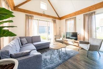 Nieuwe bungalow met terras in Hollum