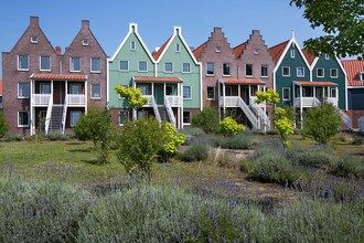 Villa aan het meer in Volendam in Volendam