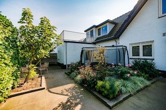 Ruime villa aan het meer in Maurik