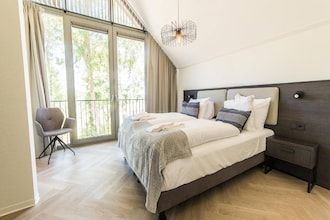 Villa met uitzicht op vijver bij Maastricht in Maastricht