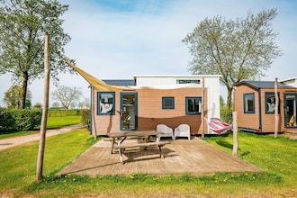 Tiny Beach House bij het strand in Maurik