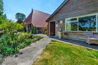Boerderij bij De Leijen Rivier in Eastermar