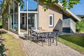 Bungalow bij Noordzeestrand met Tuin in Domburg