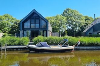 Watervilla in Balk aan het Slotermeer in Balk