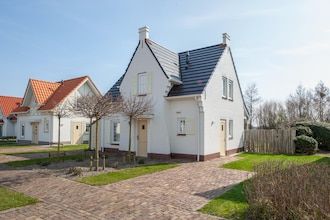 Villa in Cadzand-Bad bij Noordzeestrand in Cadzand-Bad