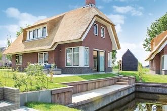 Villa in Friesland met aanlegsteiger in Idskenhuizen
