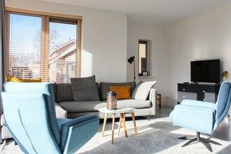 Villa in Friesland met Steiger en Omheinde Tuin in Idskenhuizen