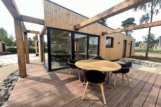 Luxe Lodge met Strandzicht in Well