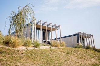Chalet bij Strand en Haven met Terras in Well