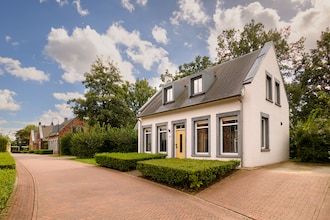 Villa met sauna, bubbelbad en veranda in Maastricht