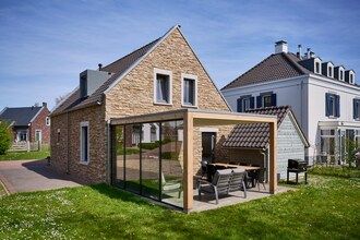 Mooie villa met veranda bij vakantiepark in Maastricht