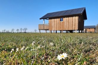 Lodge aan de Weiden met Mooie Veranda in Ruinerwold