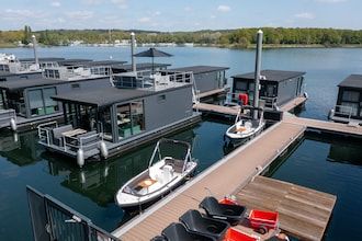 Woonboot bij Mookerplas in Middelaar